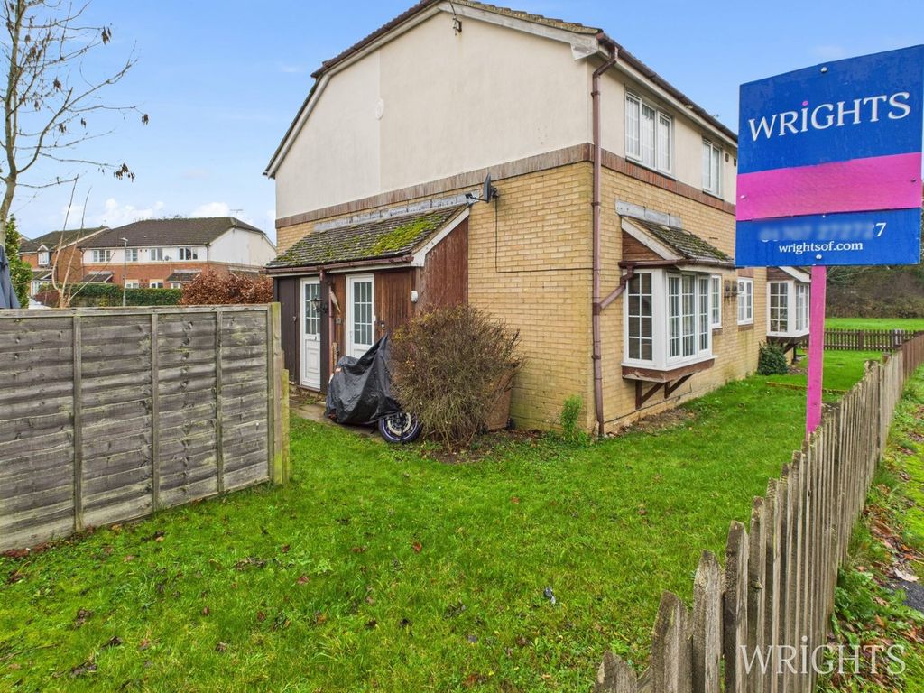 Property photo 2 of 8 Garden