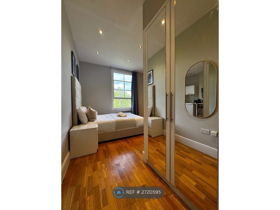 Property photo 2 of 6 Bedroom