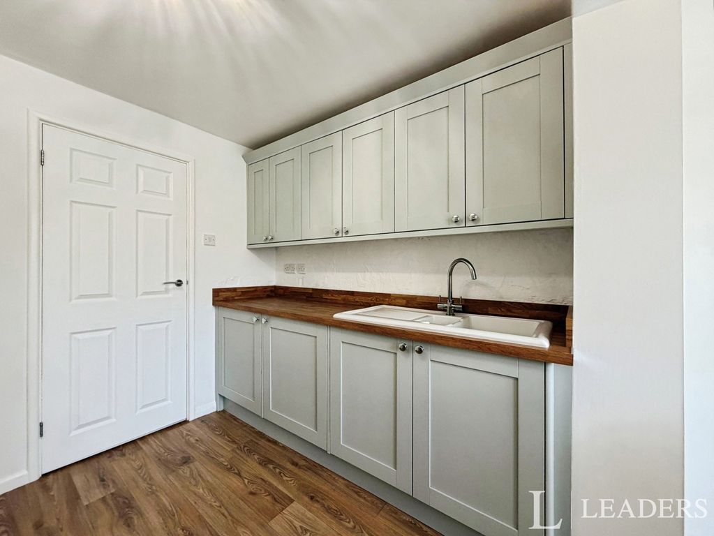 Property photo 3 of 11 Kitchen
