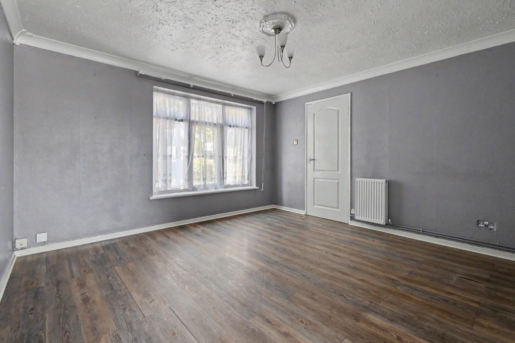 Property photo 2 of 16 5413333
