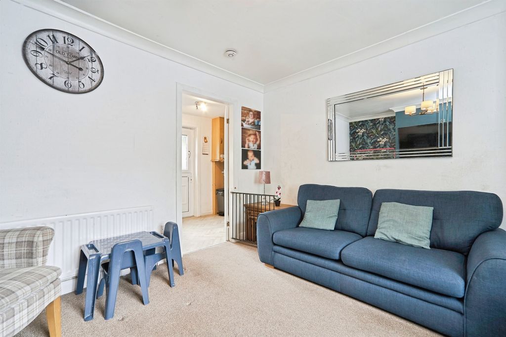 Property photo 3 of 11