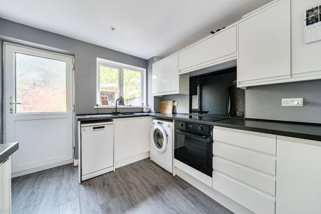 Property photo 3 of 16 1-6A5E85d6B99F2-1494055-8-6A5E4c3c6Cce6-1.Jpg