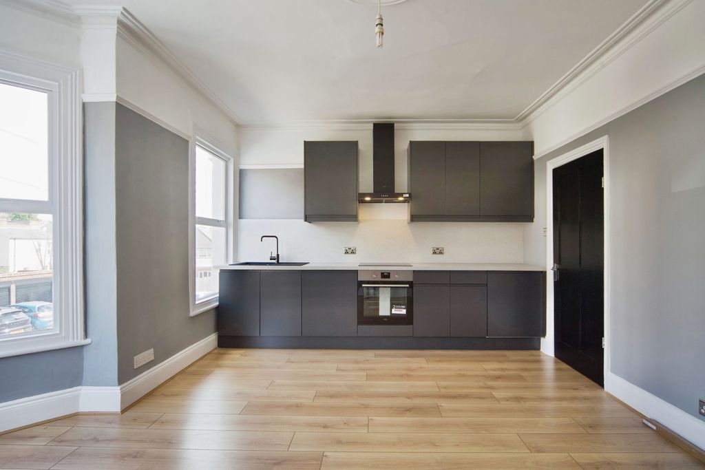 Property photo 3 of 11 Kitchen