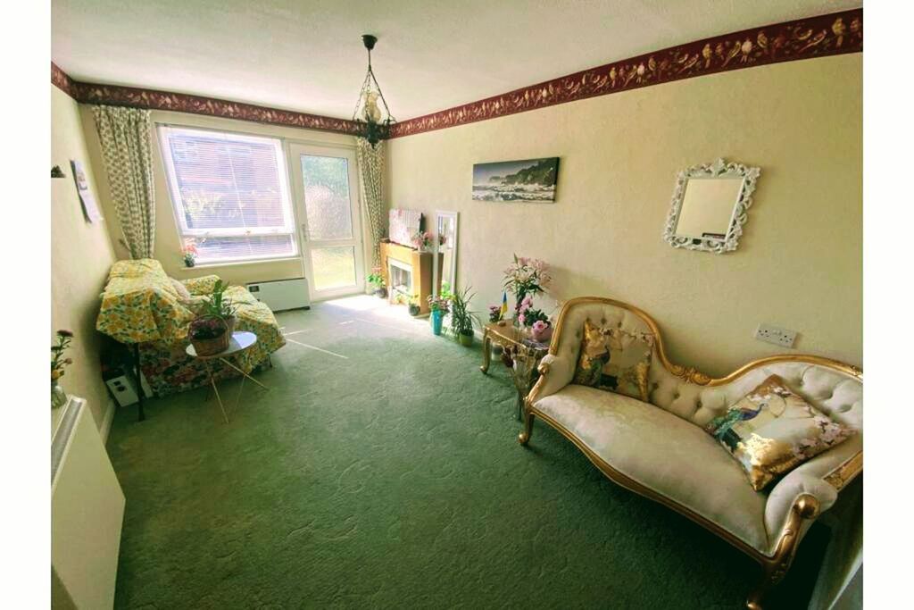 Property photo 2 of 18 Apartment Living Rm