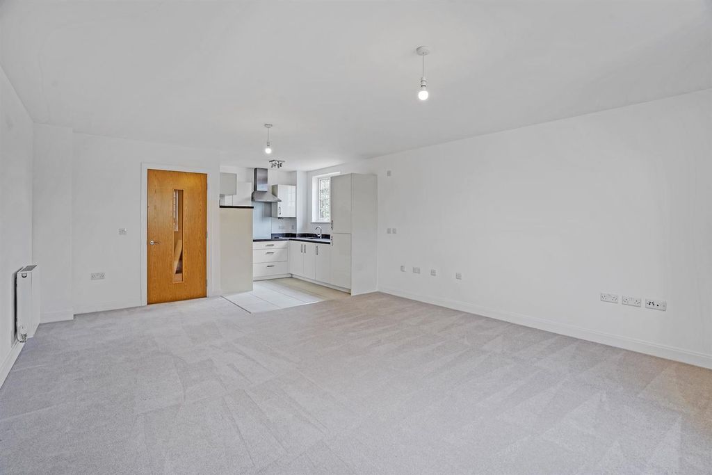 Property photo 3 of 19 04-383680626-Mk-Mcs-22 Beck House-16-Medium.Jpg