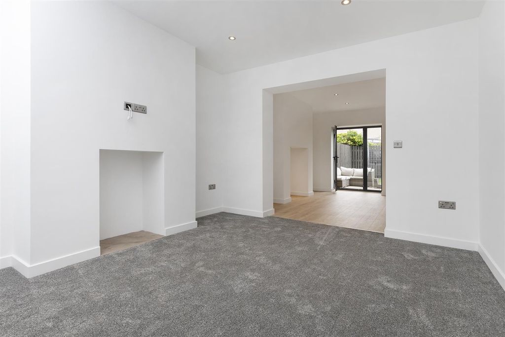 Property photo 3 of 40