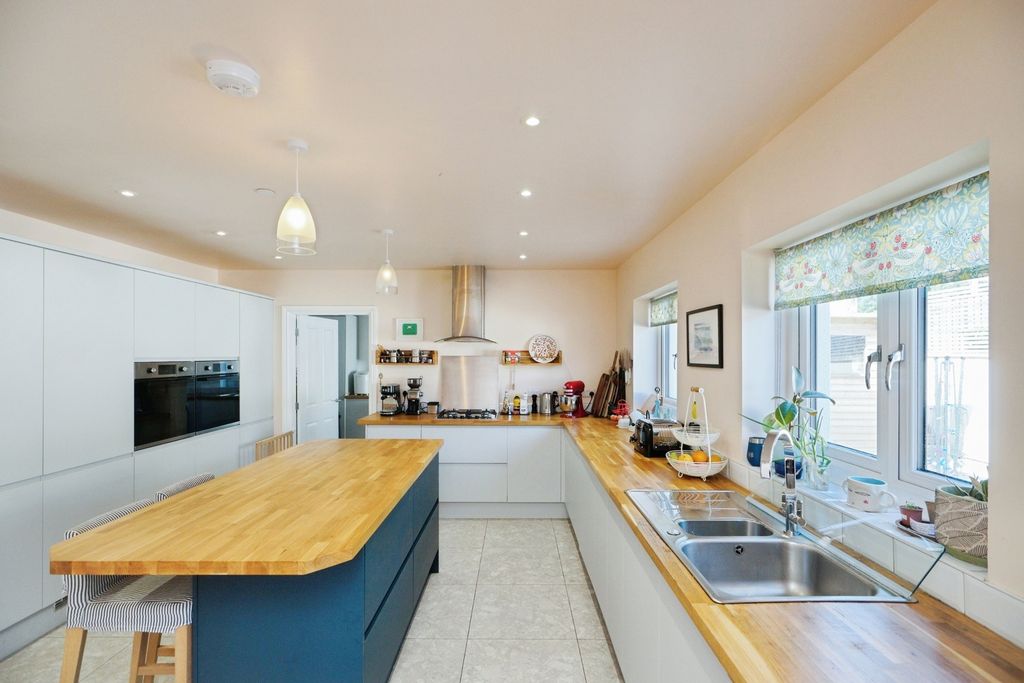 Property photo 3 of 22 Pbox-Img.Jpg