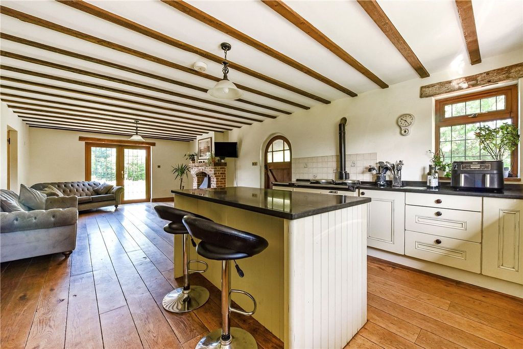 Property photo 2 of 18 Kitchen