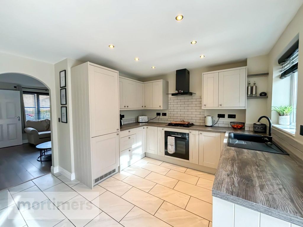 Property photo 2 of 19 Kitchen