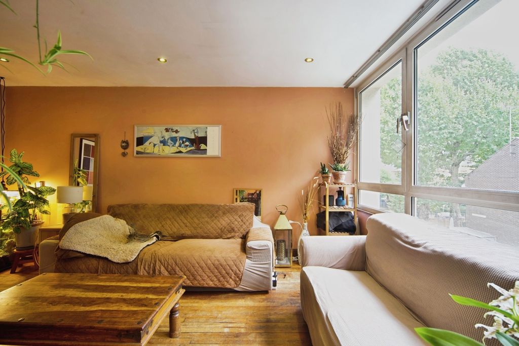 Property photo 2 of 17 Photo