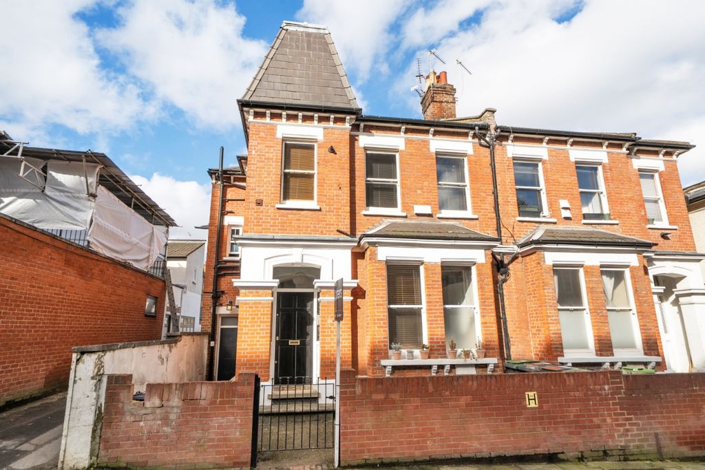 Property photo 3 of 18