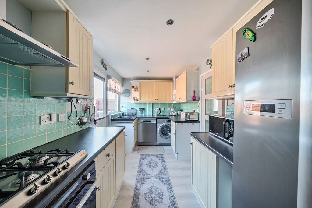 Property photo 3 of 12 Kitchen