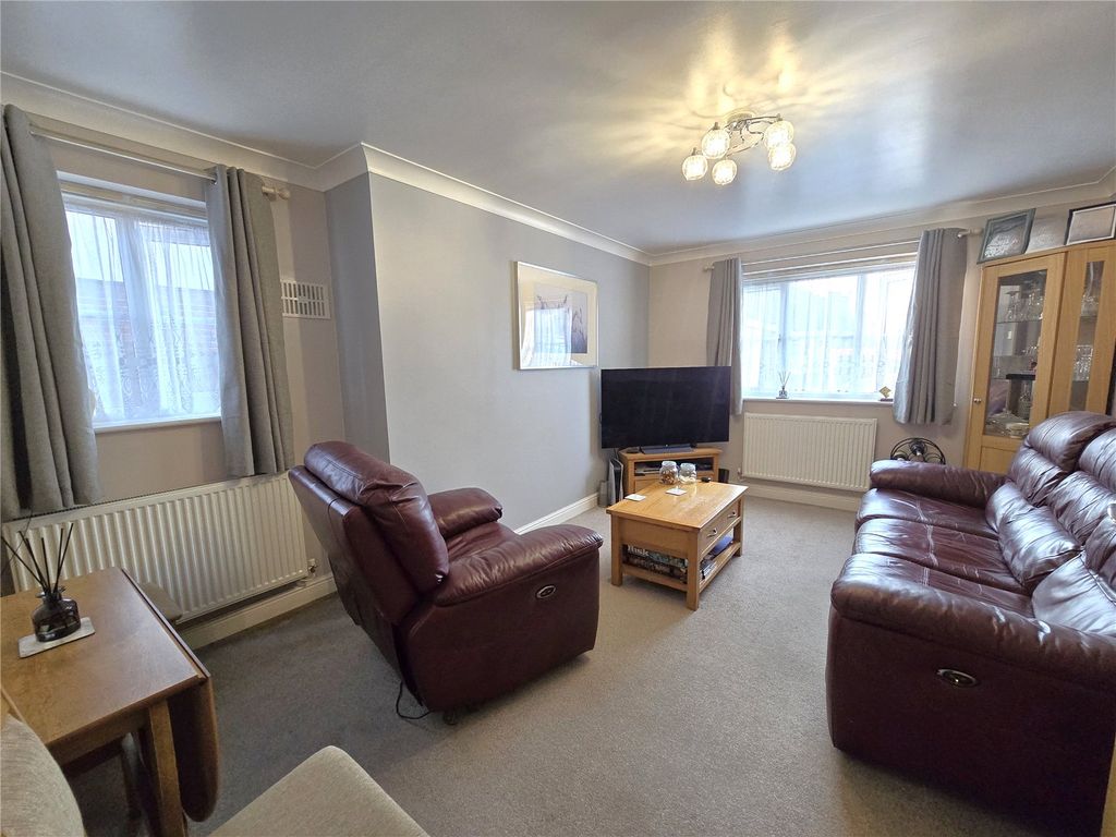 Property photo 2 of 12 Lounge