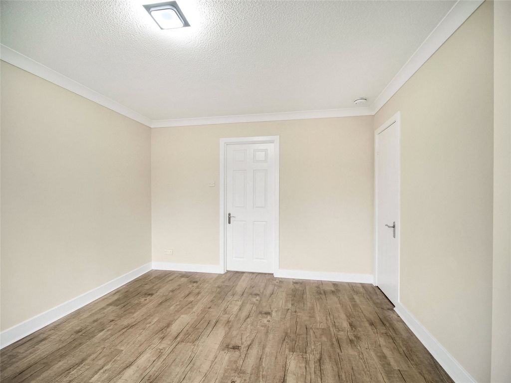 Property photo 2 of 15 Picture No. 12