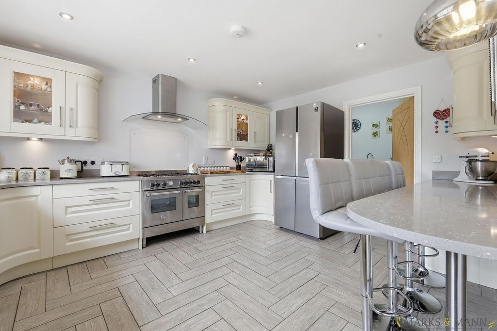 Property photo 2 of 50