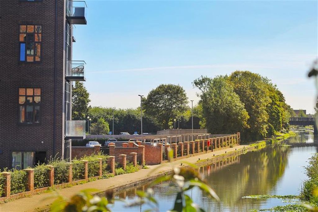 Property photo 1 of 17 Canal Views
