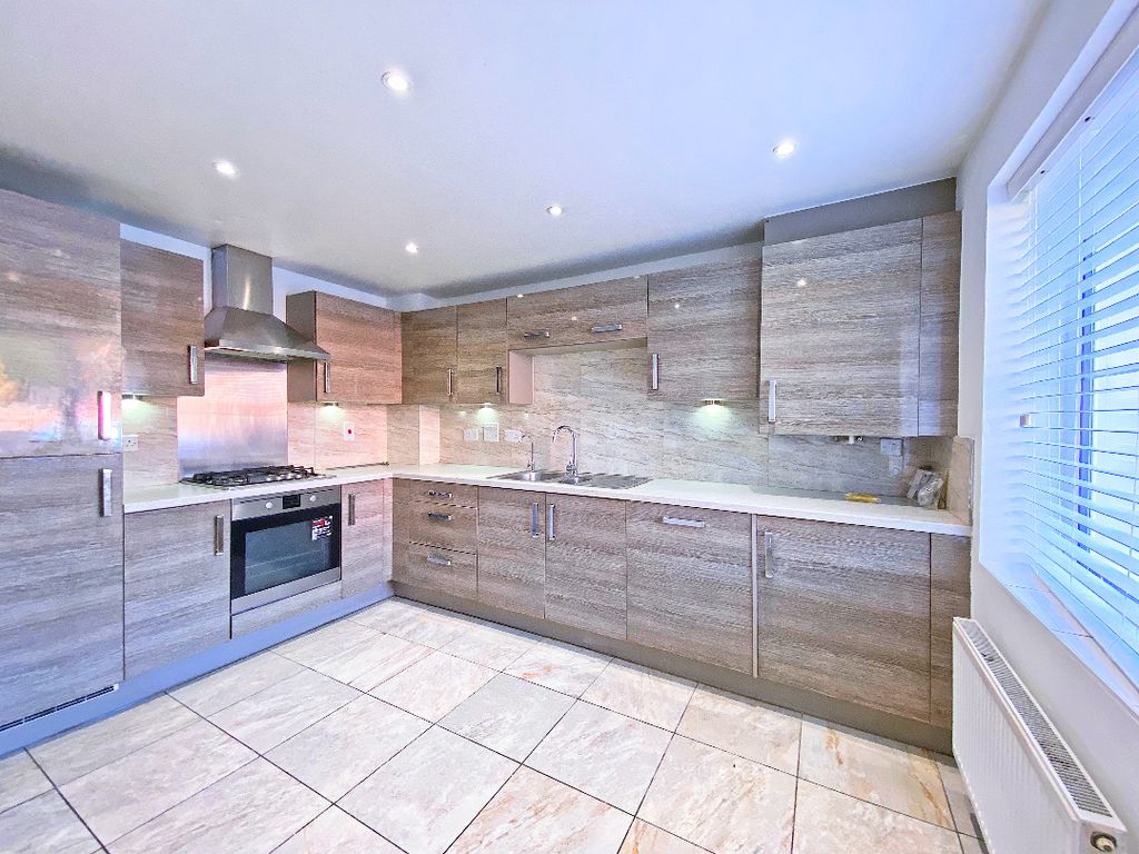 Property photo 3 of 14 3