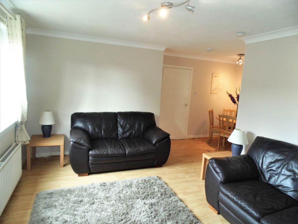 Property photo 3 of 11 Lounge C