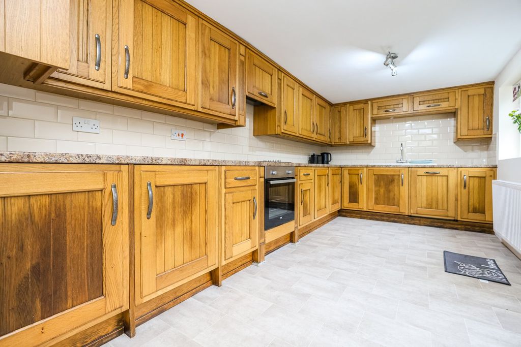 Property photo 3 of 23 Kitchen