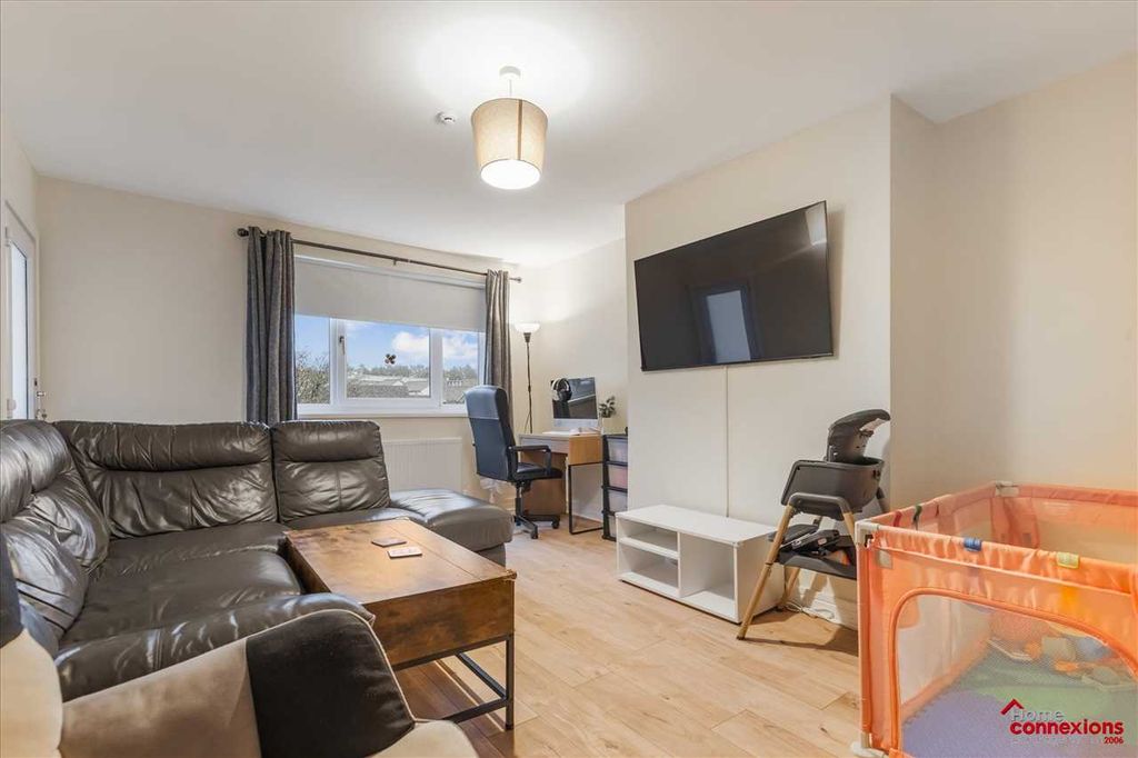 Property photo 2 of 20 Lounge Dining (1)