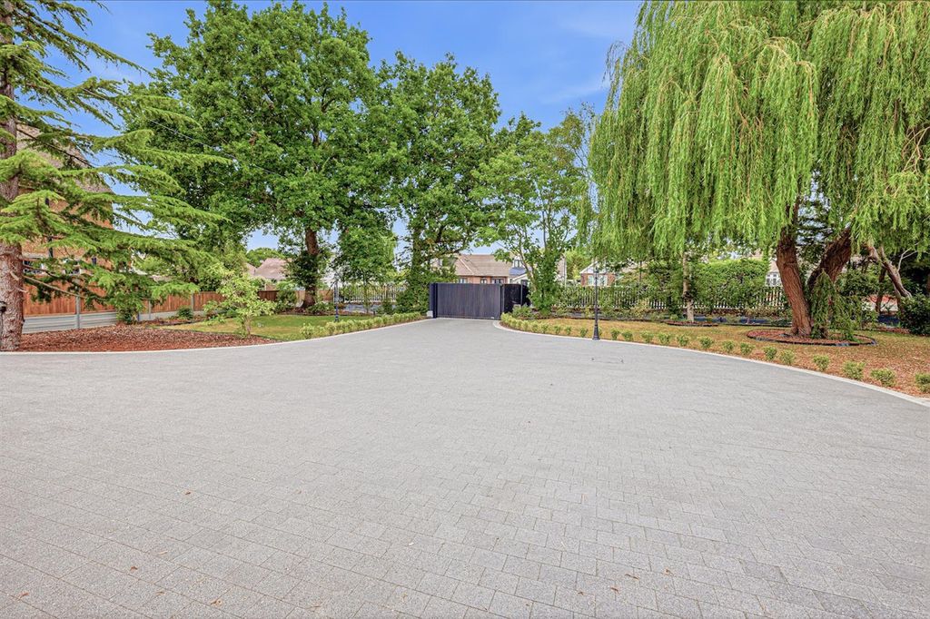 Property photo 2 of 67