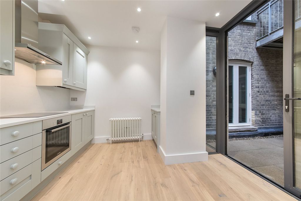 Property photo 3 of 13 Long Acre