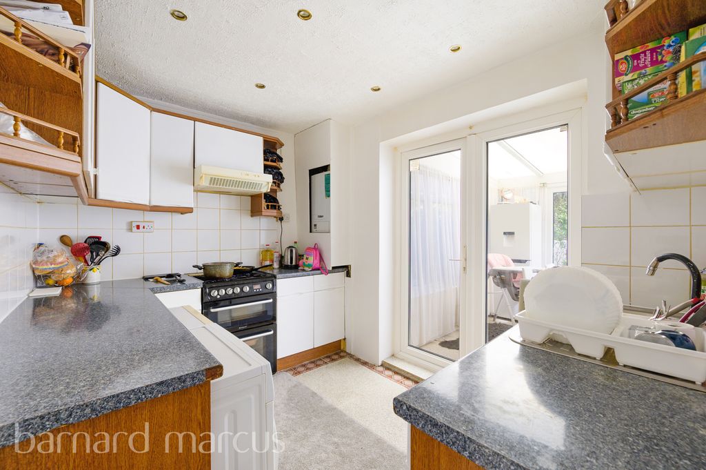 Property photo 3 of 7 Kitchen