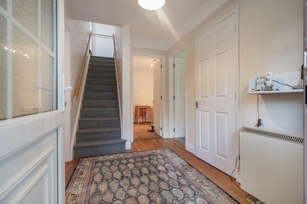 Property photo 2 of 21 Hallway