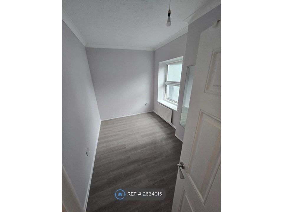 Property photo 3 of 8 Bedroom