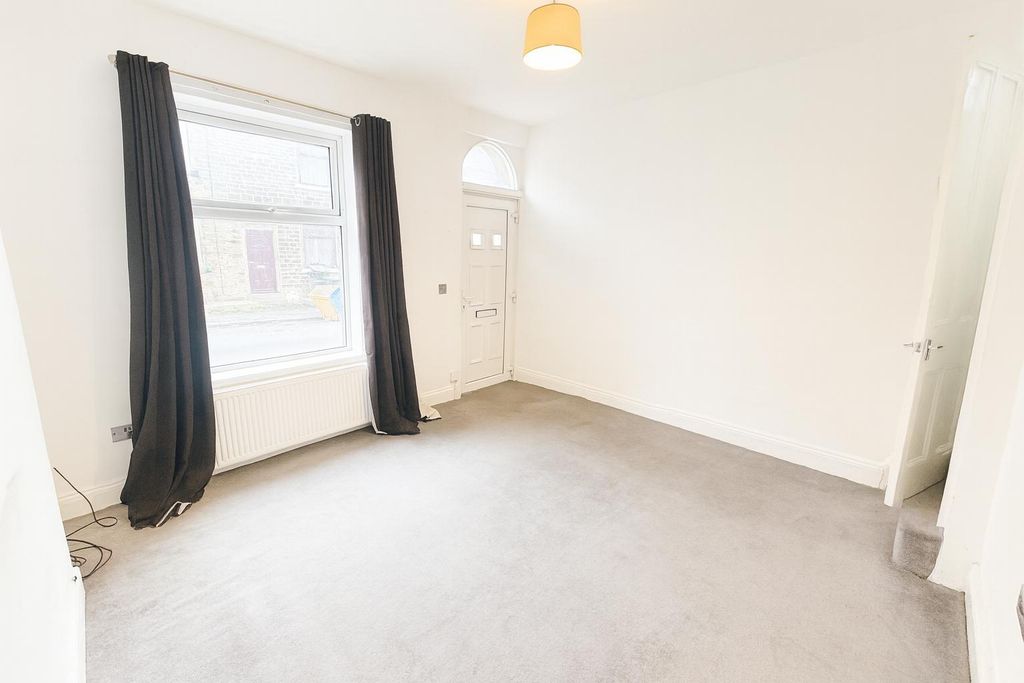 Property photo 3 of 11 Lounge 2.Jpeg