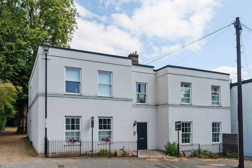 Property photo 1 of 13 1492289-19-6A54Da...
