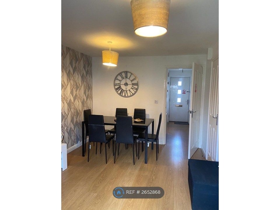 Property photo 2 of 11 Hall