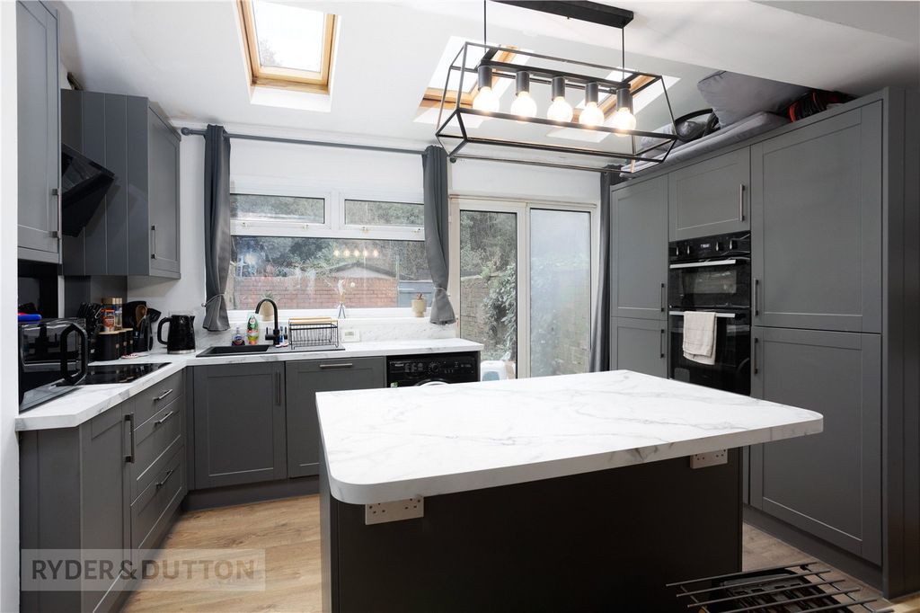 Property photo 2 of 19 Kitchen