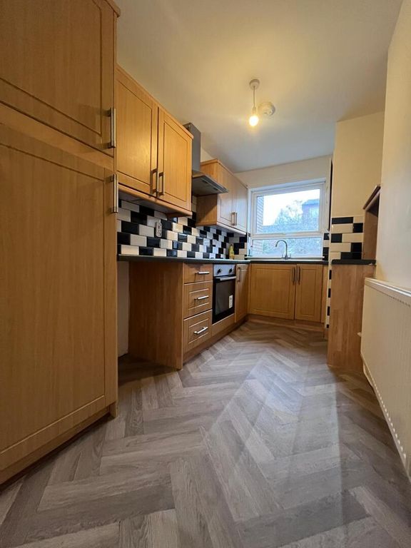 Property photo 1 of 11 Kitchen