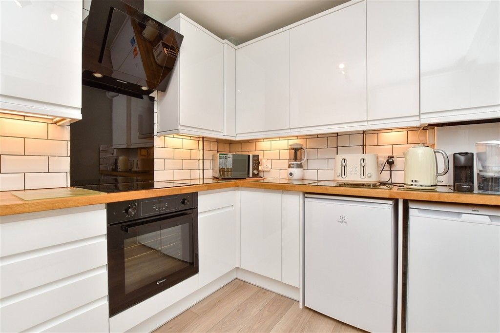 Property photo 3 of 16 Kitchen