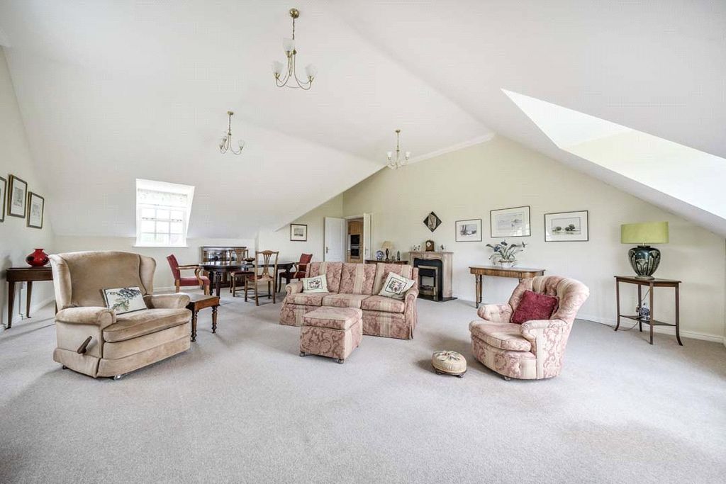 Property photo 3 of 19 Sitting Room