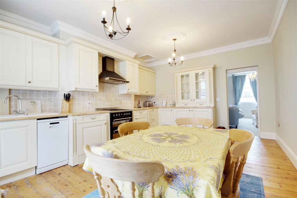 Property photo 3 of 12 Kitchen B.Jpg