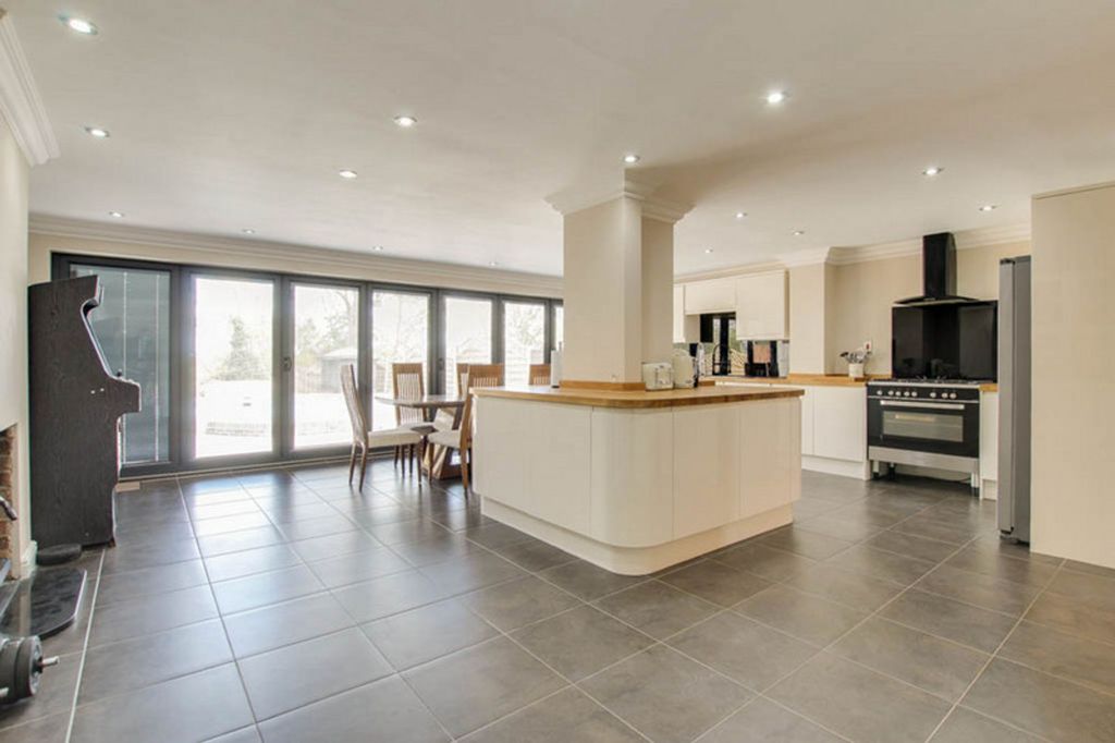 Property photo 2 of 36