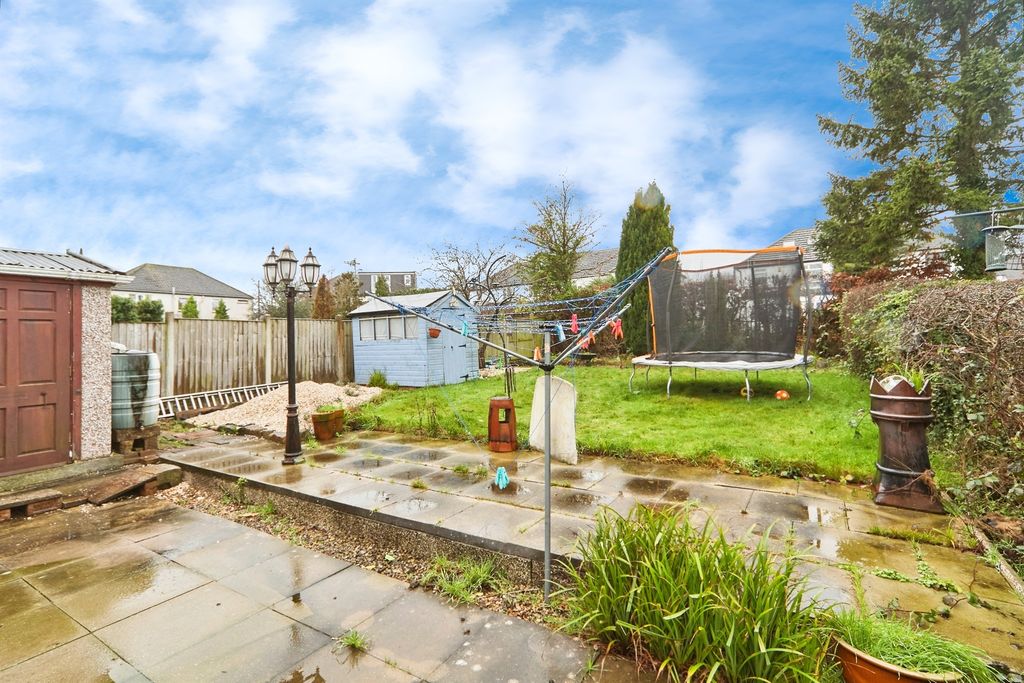 Property photo 2 of 20