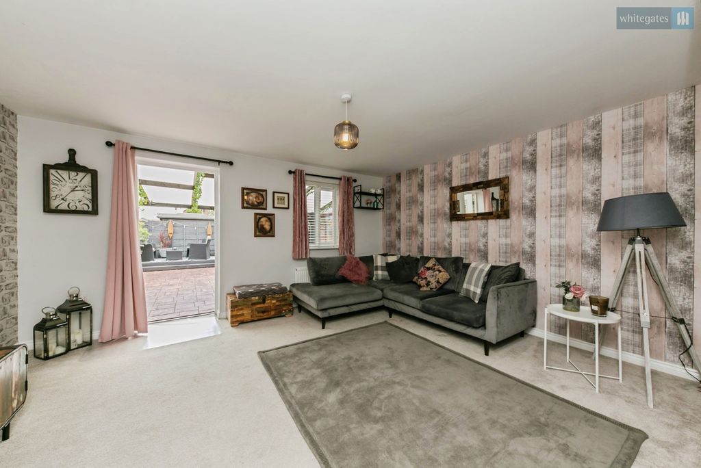 Property photo 2 of 16 Pbox-Img.Jpg