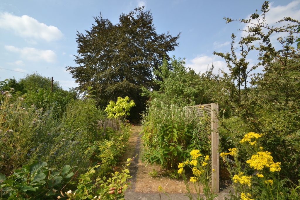 Property photo 2 of 19 Garden