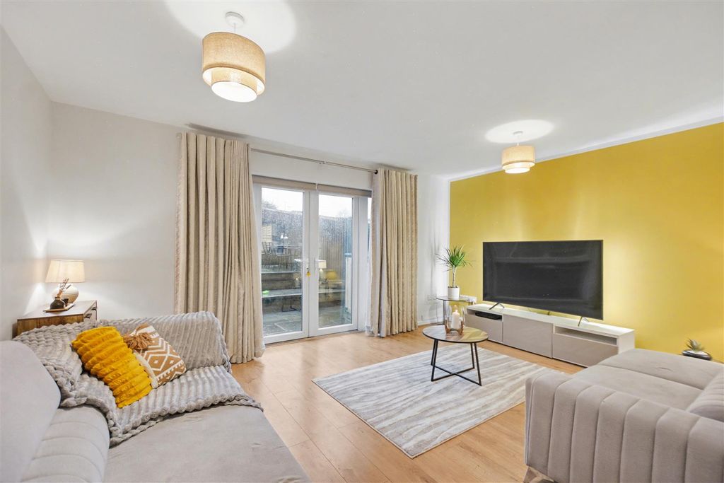 Property photo 2 of 24 Lounge_1.Jpeg