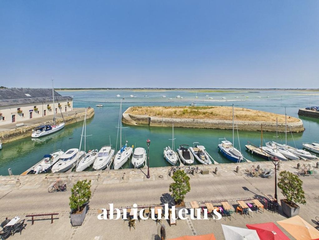Property photo 1 of 21 Sea View Apartment For Sale In Le Croisic (44490)