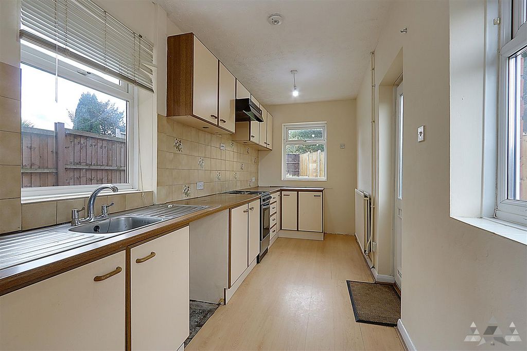 Property photo 3 of 11 Kitchen