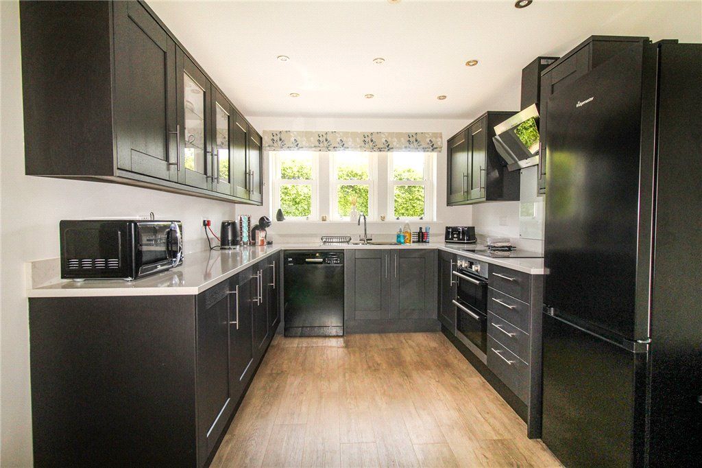 Property photo 2 of 17 Kitchen Area