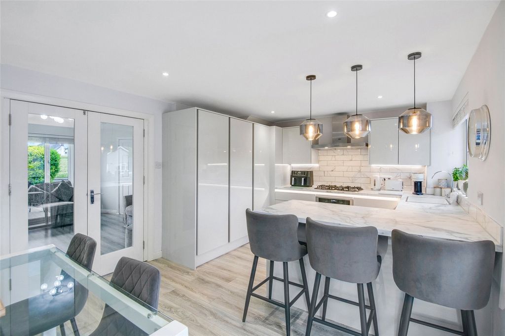 Property photo 3 of 21 Dining Kitchen