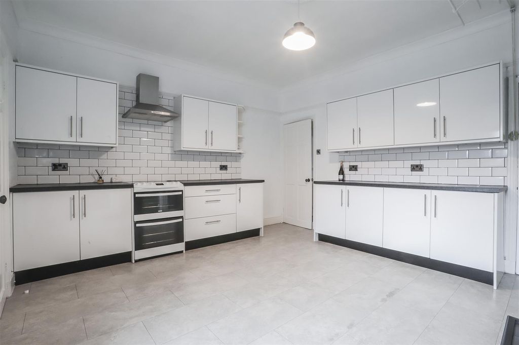 Property photo 1 of 26
