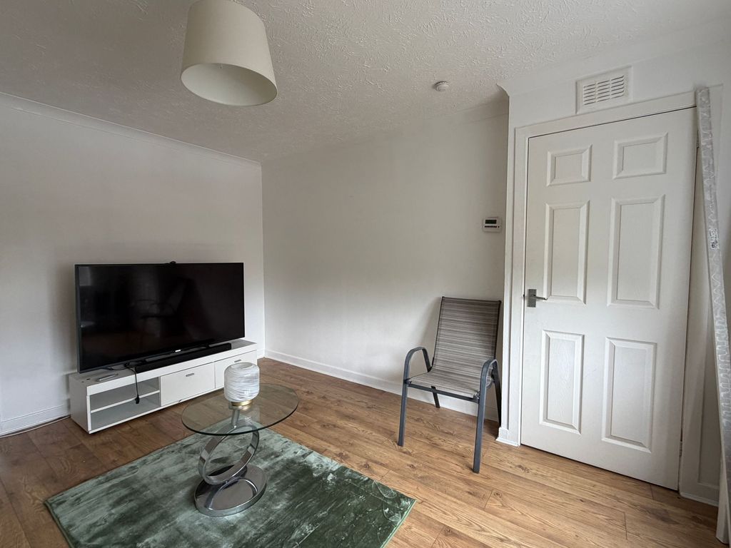 Property photo 3 of 12 Lounge