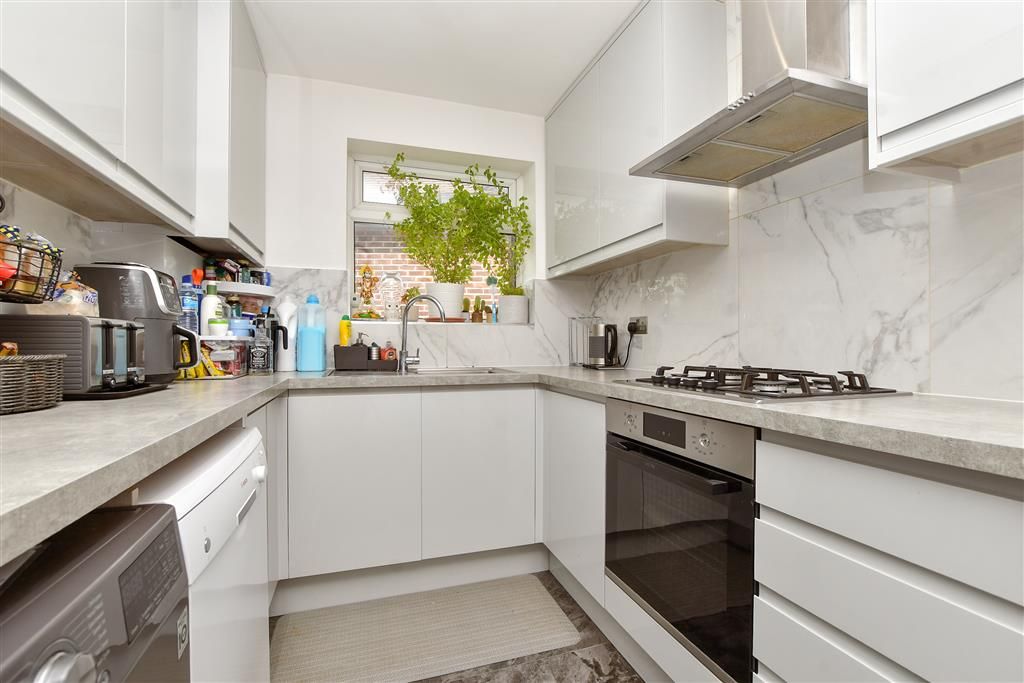 Property photo 2 of 7 Kitchen