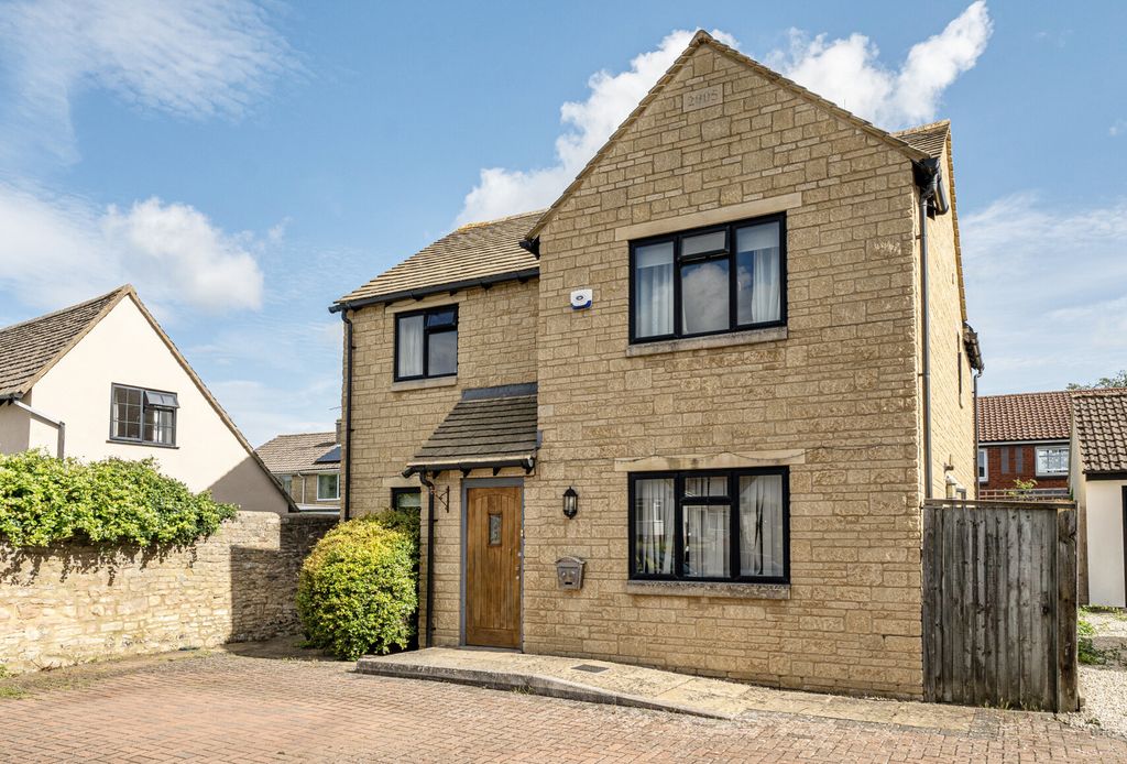 Property photo 1 of 18 1455269-1-6A22Eee...